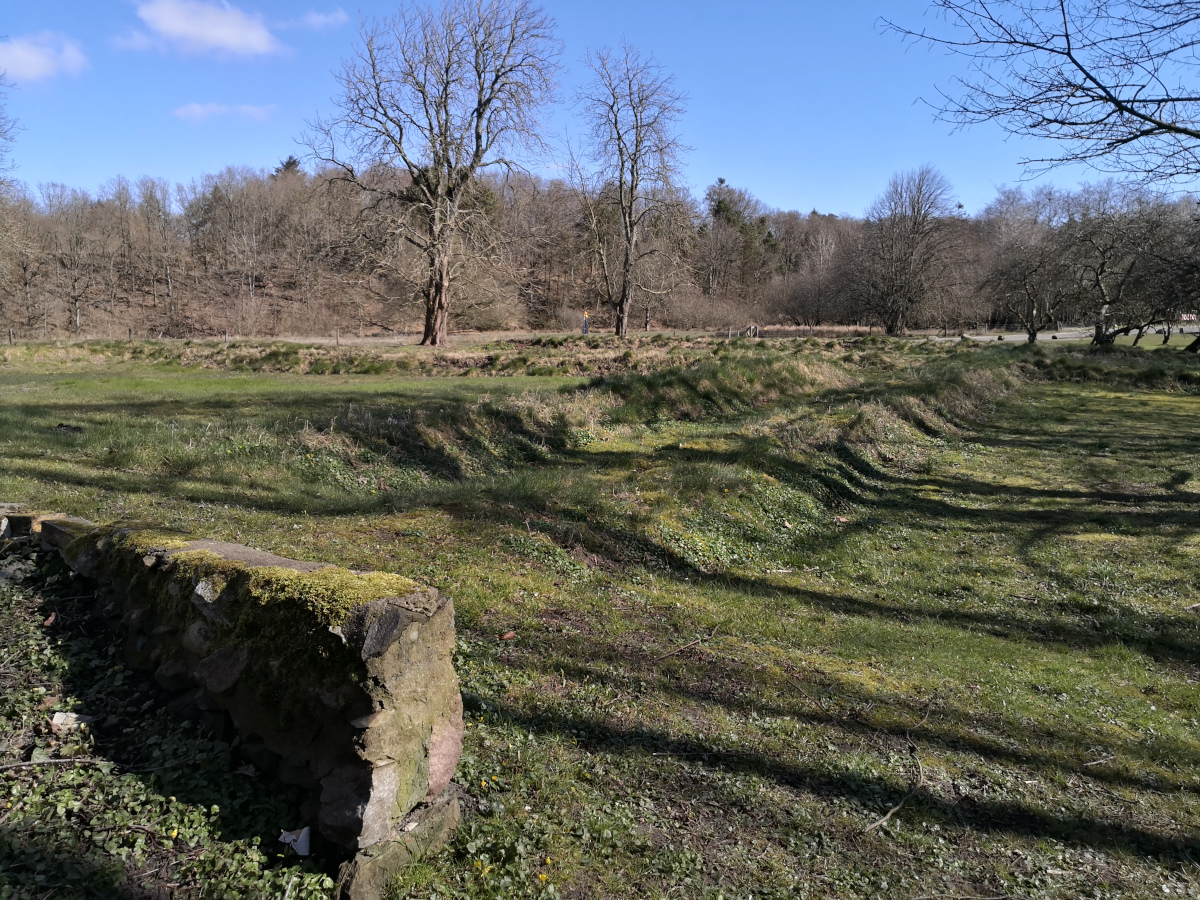 Fundamente von Tvis Kloster