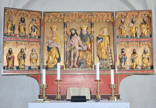 Der Altar der Ravsted Kirche